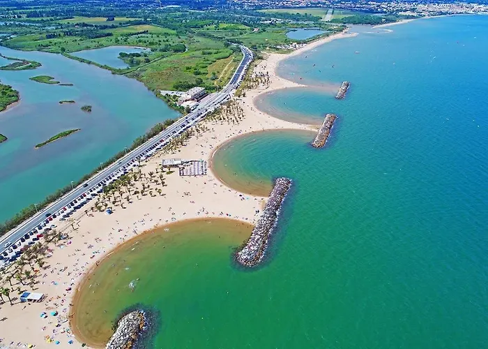 Location Estival Parfaite : Studio A 50 Metres De La Plage, Offrant Une Magnifique Vue Mer